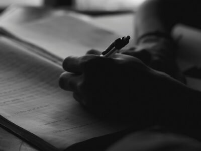 One-Room Scene Mastery 25 Prompts for Intimate Storytelling