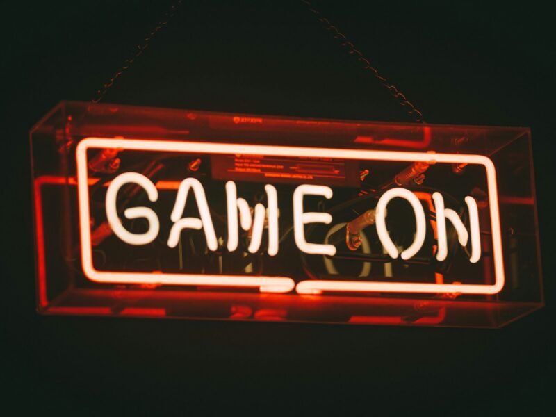 Designing In-game Tutorial Systems for Seamless Learning